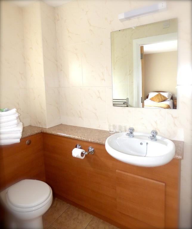 Cross Square Hotel Crossmaglen Room photo