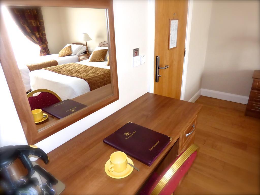 Cross Square Hotel Crossmaglen Room photo